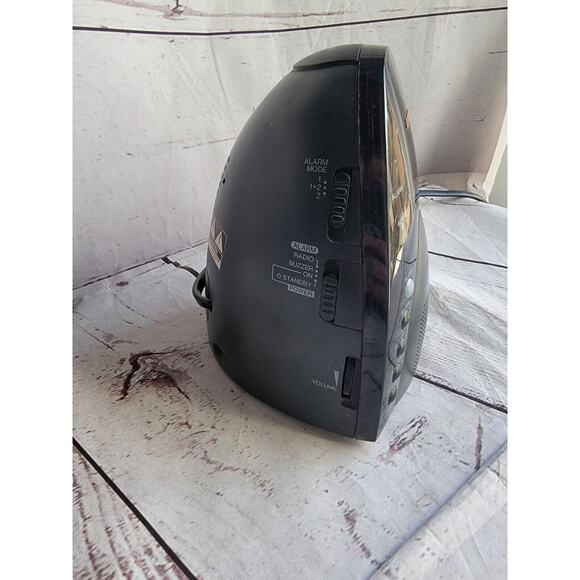 Aiwa am/fm Clock Radio Receiver w/snooze feature. Model#FR-A305U Works - Picture 6 of 9